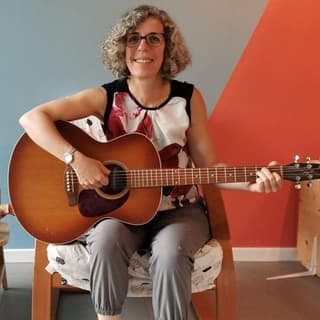 Portrait de Christelle, souriante